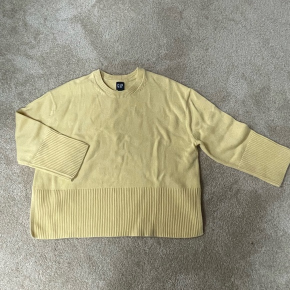 NWT! sweater - Picture 1 of 3